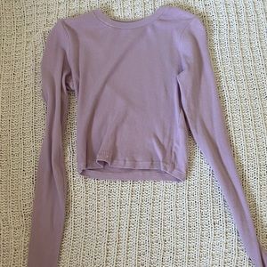 aritzia long sleeve light purple crop